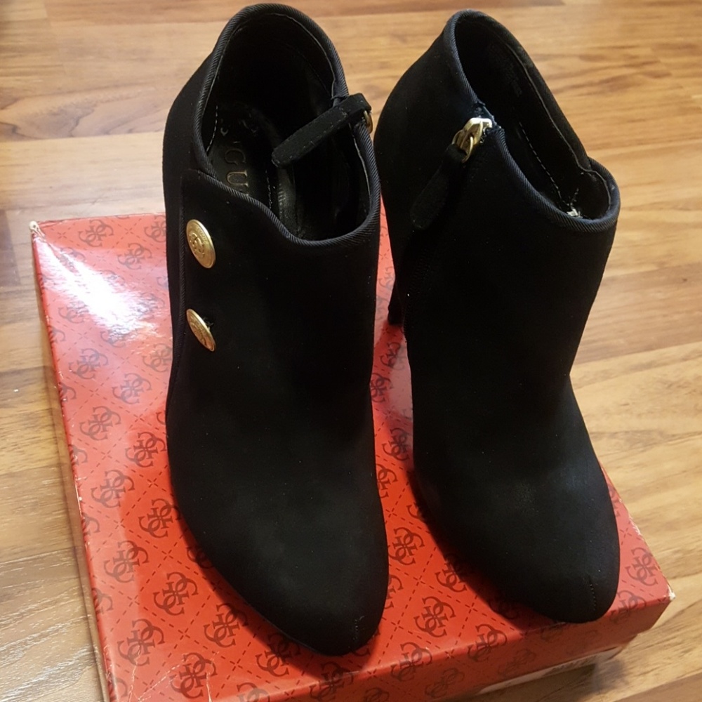 Guess black boots